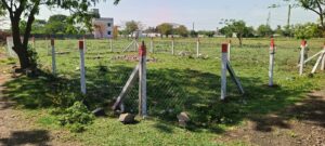 Fence post with support strut for a Chennai site